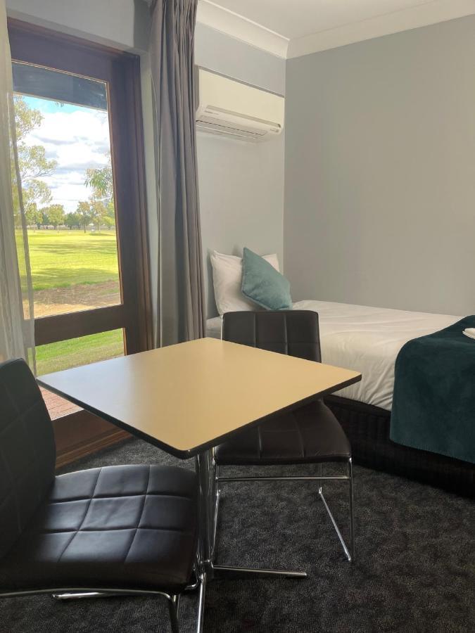 Town & Country Motor Inn Forbes Εξωτερικό φωτογραφία