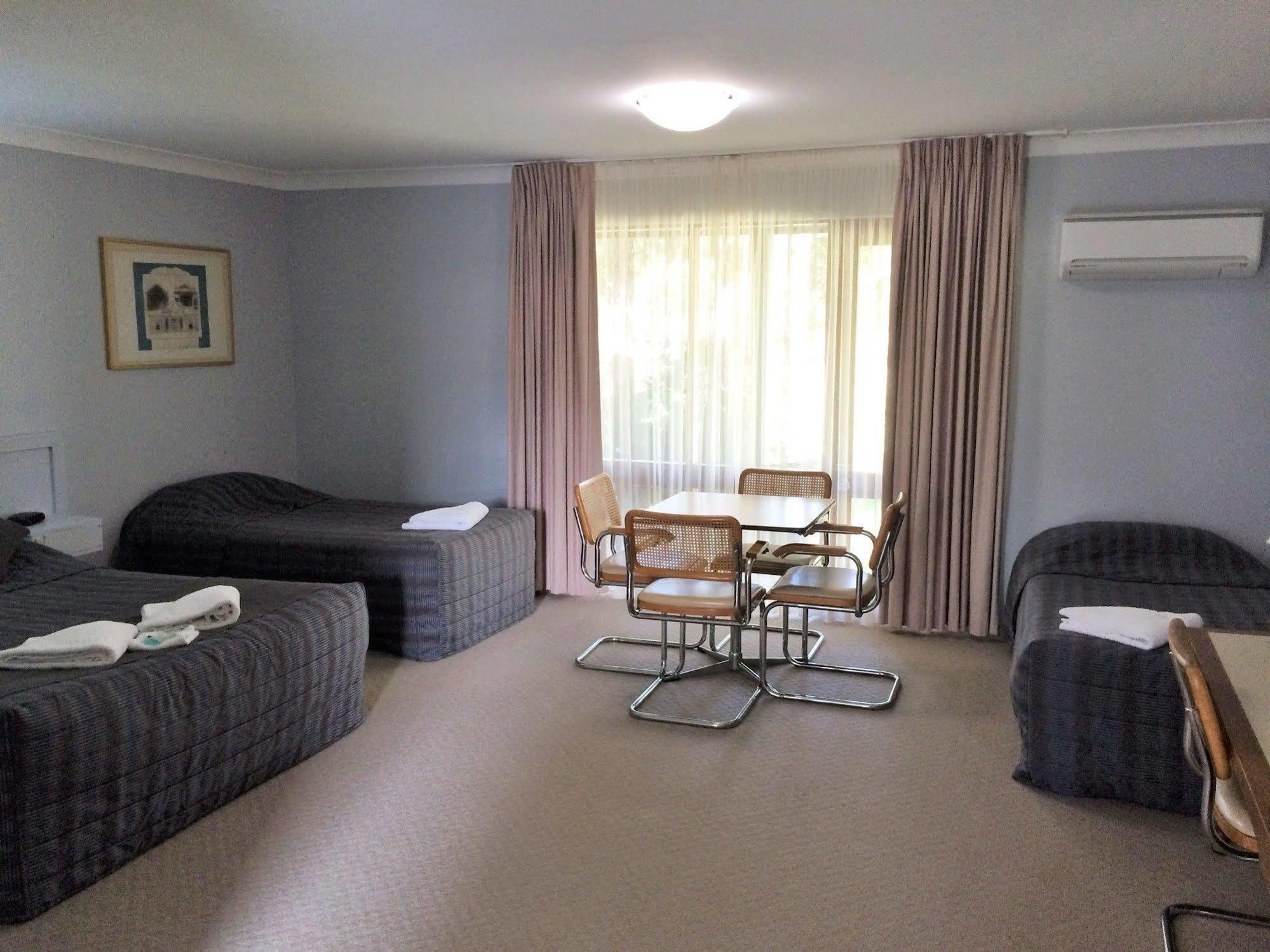 Town & Country Motor Inn Forbes Εξωτερικό φωτογραφία