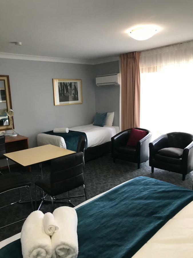 Town & Country Motor Inn Forbes Εξωτερικό φωτογραφία